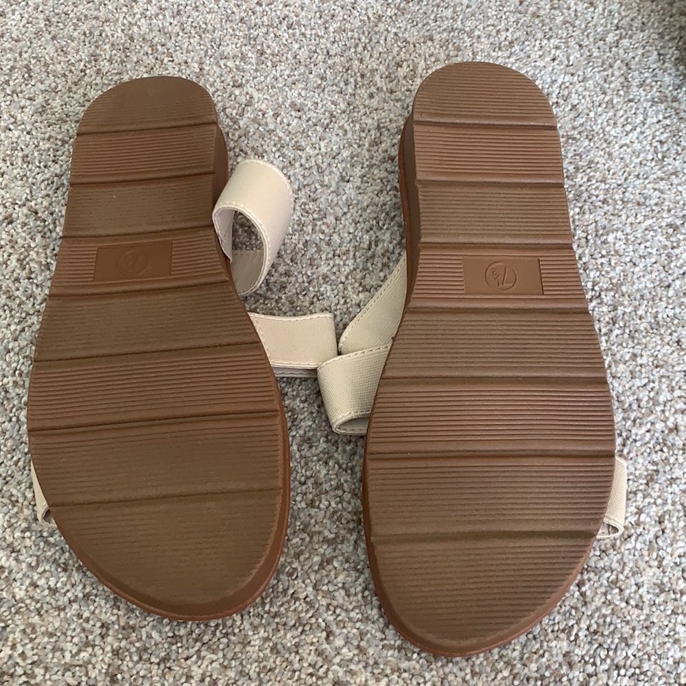 Sandals - Picture 2 of 4